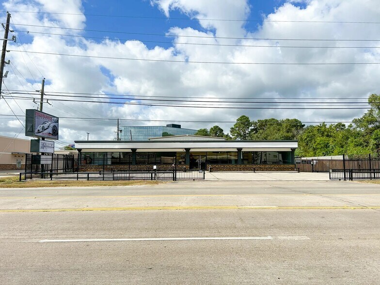 More Photos Of 14037 Stuebner Airline Rd, Houston Showroom For Sale