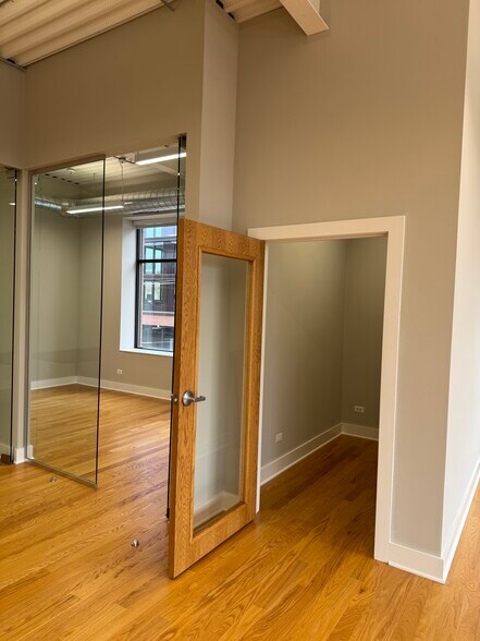 More Photos Of 216 N May St, Chicago Loft Creative Space For Lease