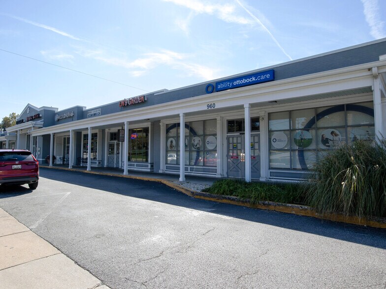 More Photos Of 928-976 S George St, York Unknown For Lease