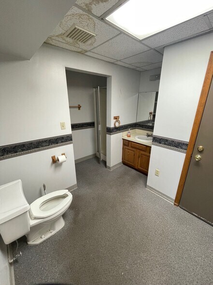 More Photos Of 105 N 9th Ave, Evansville Warehouse For Sale