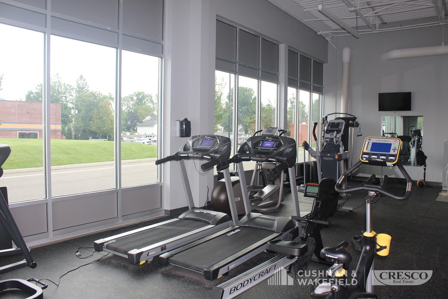 More Photos Of 33095 Bainbridge Rd, Solon Flex For Sale