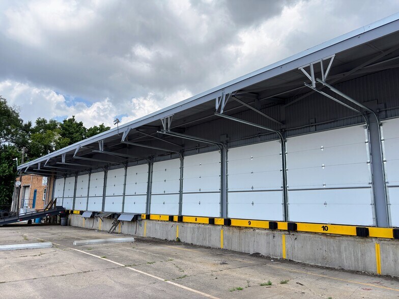 More Photos Of 1401 W Ray St, Indianapolis Truck Terminal For Lease