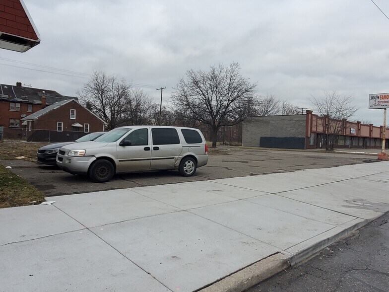 More Photos Of 13131 E Warren Ave, Detroit Land For Sale