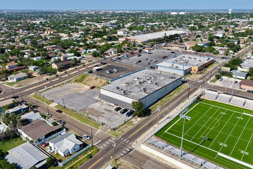 More Photos Of 201 E Clark Blvd, Laredo Storefront For Lease
