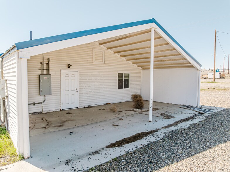 More Photos Of 824 Poplar St, Carlin Industrial For Sale