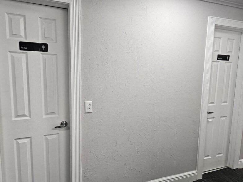 More Photos Of 3277 SE 14th Ave, Fort Lauderdale Warehouse For Lease