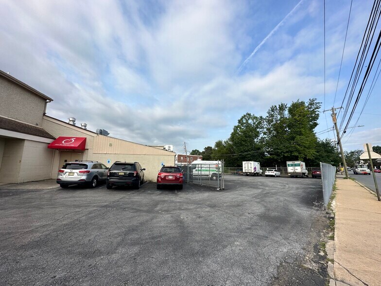 More Photos Of 1580 Huddell Ave, Marcus Hook Light Distribution For Lease