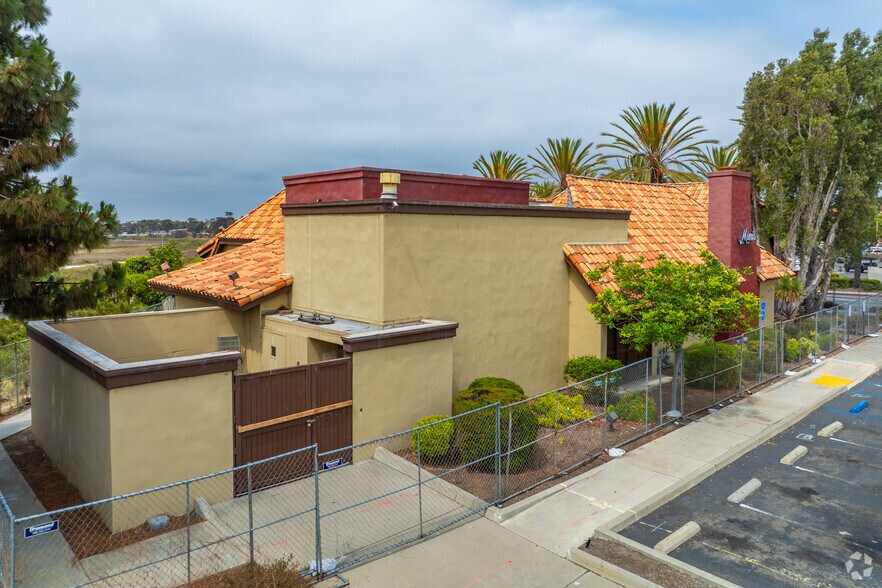 More Photos Of 2177 Vista Way, Oceanside Restaurant For Lease