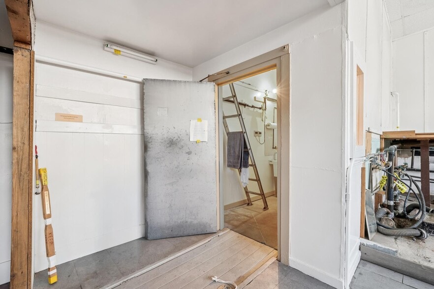 More Photos Of 700 10th Ave, San Francisco General Retail For Sale