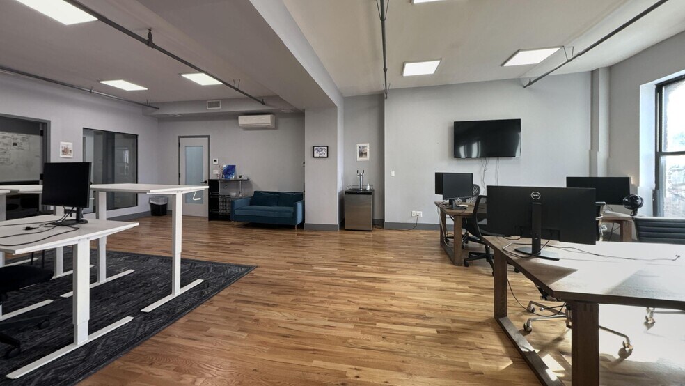 More Photos Of 390 Berry St, Brooklyn Loft Creative Space For Lease