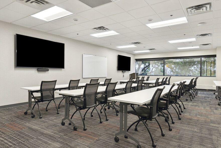 More Photos Of 1650 82nd St W, Bloomington Unknown For Lease