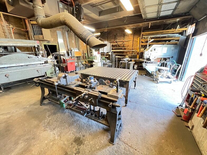 More Photos Of 1438-1442 Light St, Baltimore Showroom For Sale