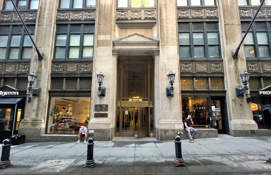 More Photos Of 67 Wall St, New York Apartments For Lease