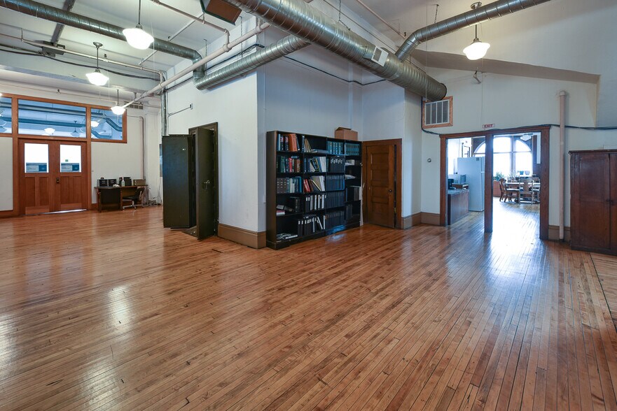 More Photos Of 4403 St Clair Ave, Cleveland Coworking Space