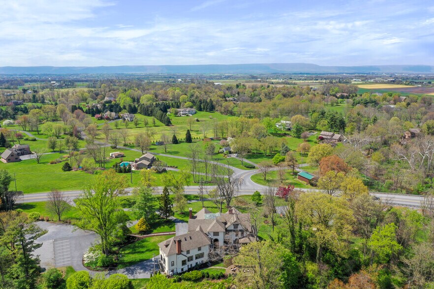 More Photos Of 1090 Ragged Edge Rd, Chambersburg Hospitality For Sale