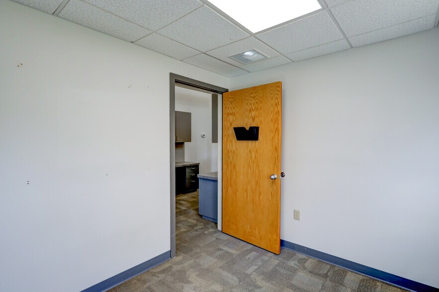 More Photos Of 2301 Columbia Ave, Lancaster Medical For Sale