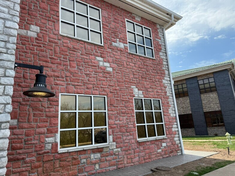 More Photos Of 909 E Republic Rd, Springfield Office For Sale