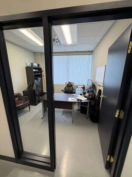 More Photos Of 15000-15100 N 23rd Ave, Plymouth Research And Development For Lease