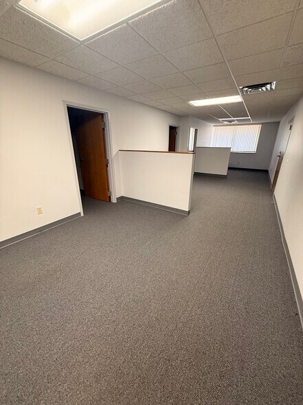 More Photos Of 2804 Boilermaker Ct, Valparaiso Office For Lease