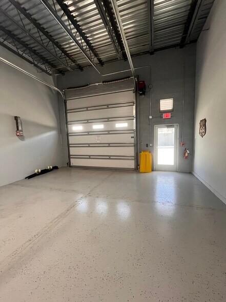 More Photos Of 2400 41st St, Vero Beach Self Storage For Sale