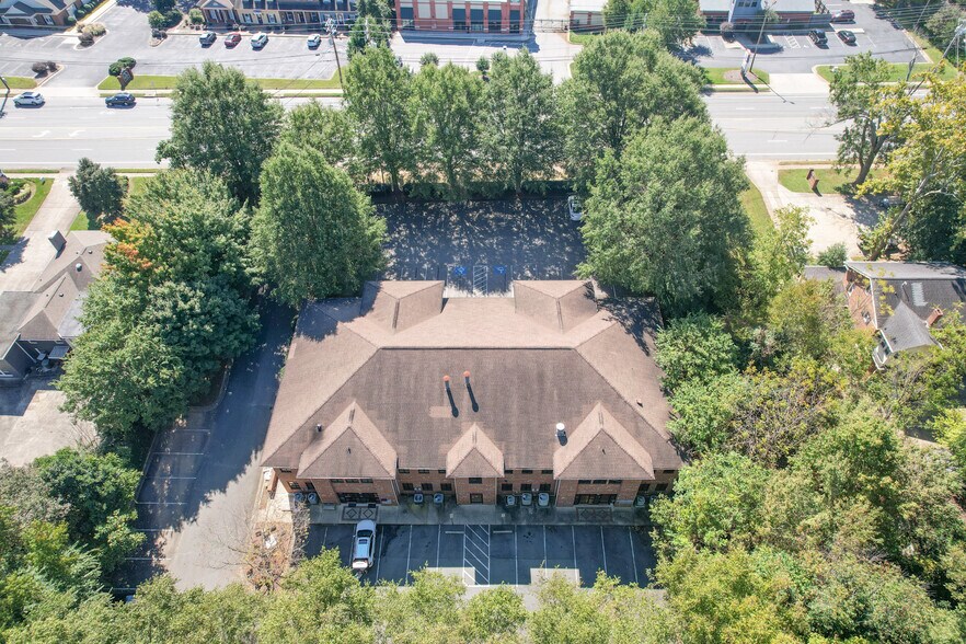 More Photos Of 5500 W Friendly Ave, Greensboro Medical For Lease