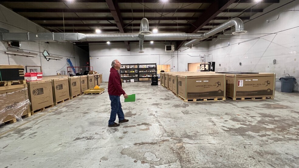 More Photos Of 5301 E Princess Anne Rd, Norfolk Flex For Lease