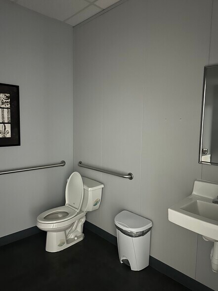 More Photos Of 7531 E Bartlett Corp Cv, Memphis Flex For Lease