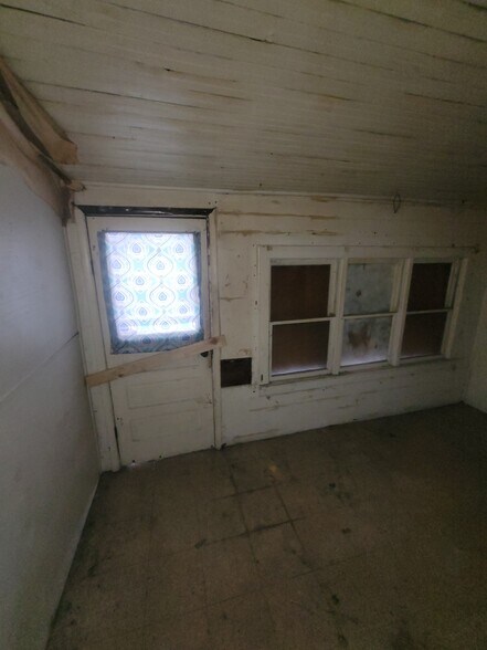 More Photos Of 1823 W 8th St, Muncie Multifamily For Sale