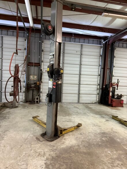 More Photos Of 4005 N Navarro St, Victoria Warehouse For Lease