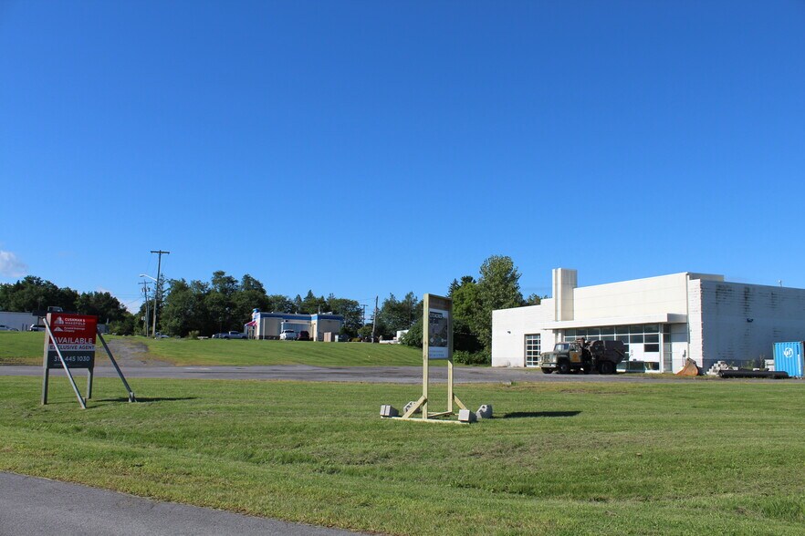 More Photos Of 8555 Seneca Tpke, New Hartford Freestanding For Sale