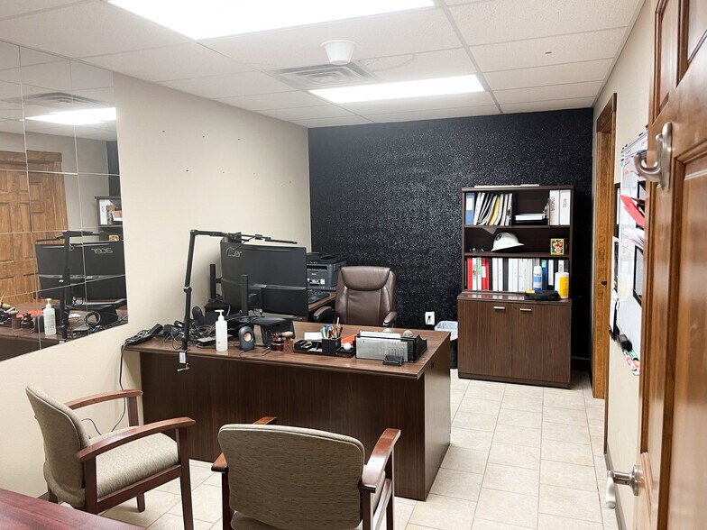 More Photos Of 3611 N US Highway 87, Big Spring Warehouse For Lease