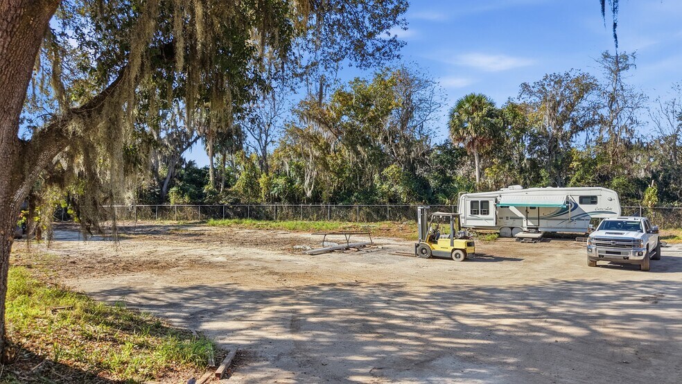 More Photos Of 1225 Lucas St, Leesburg Industrial For Lease