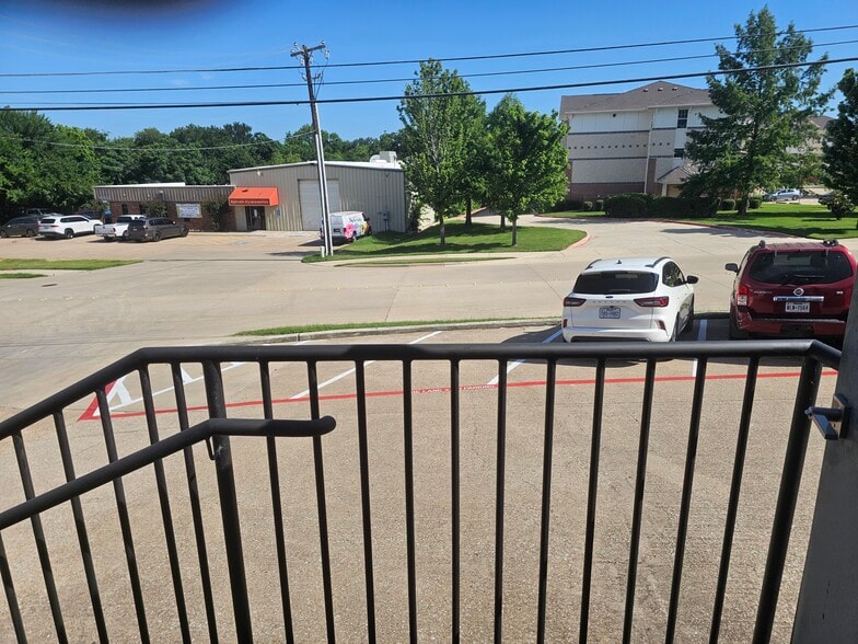 More Photos Of 1006 Magnolia St, Mansfield Warehouse For Lease