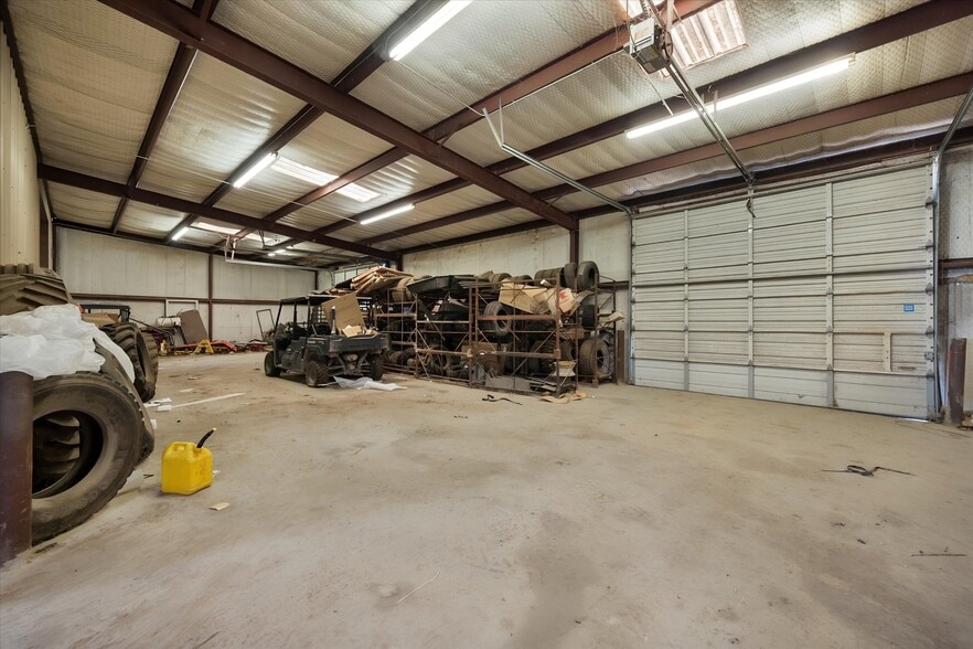 More Photos Of 3151 Int 45 E hwy, Corsicana Warehouse For Sale