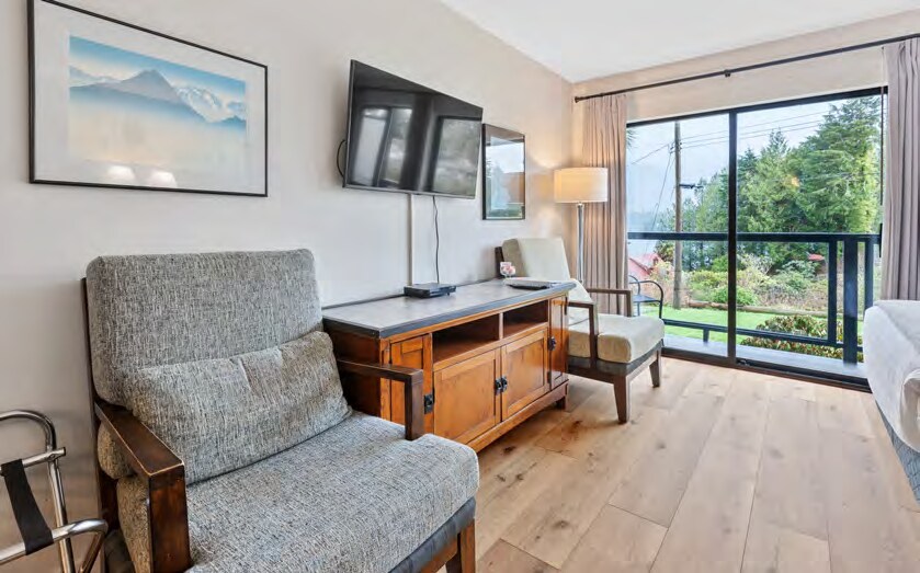 More Photos Of 542 Campbell St, Tofino Hotel For Sale