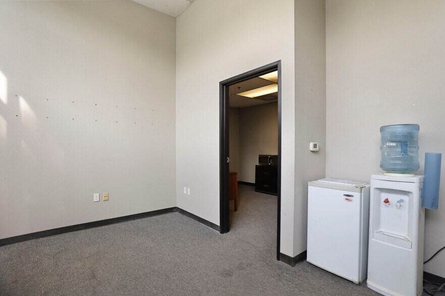 More Photos Of 2260 Macarthur Dr, Tracy Warehouse For Sale