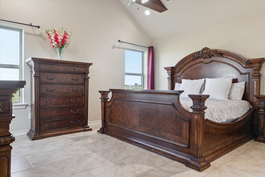 More Photos Of 2407 THUESEN RD, Beasley Office For Sale