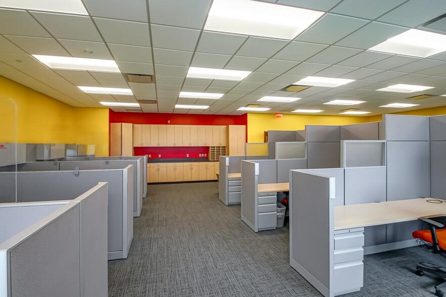More Photos Of 805 Robin St/ 406 Airline Hwy, La Place Office For Sale