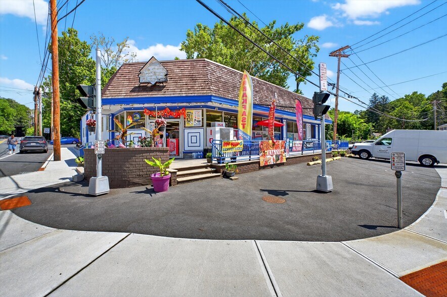 More Photos Of 4 Oscawana Lake Rd, Putnam Valley Supermarket For Sale