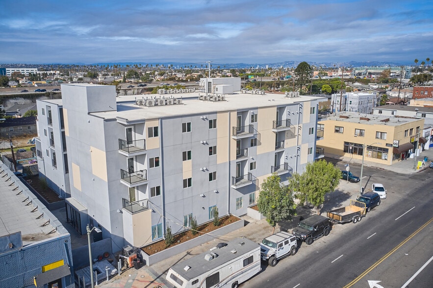 More Photos Of 300 W 60th St, Los Angeles Apartments For Sale