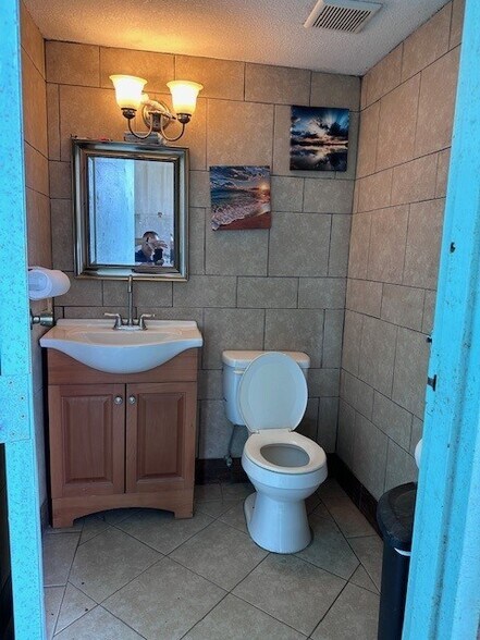 More Photos Of 761 Wesley Ave, Tarpon Springs Manufacturing For Sale