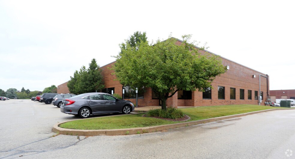 More Photos Of 1020 James Dr, Hartland Light Manufacturing For Lease