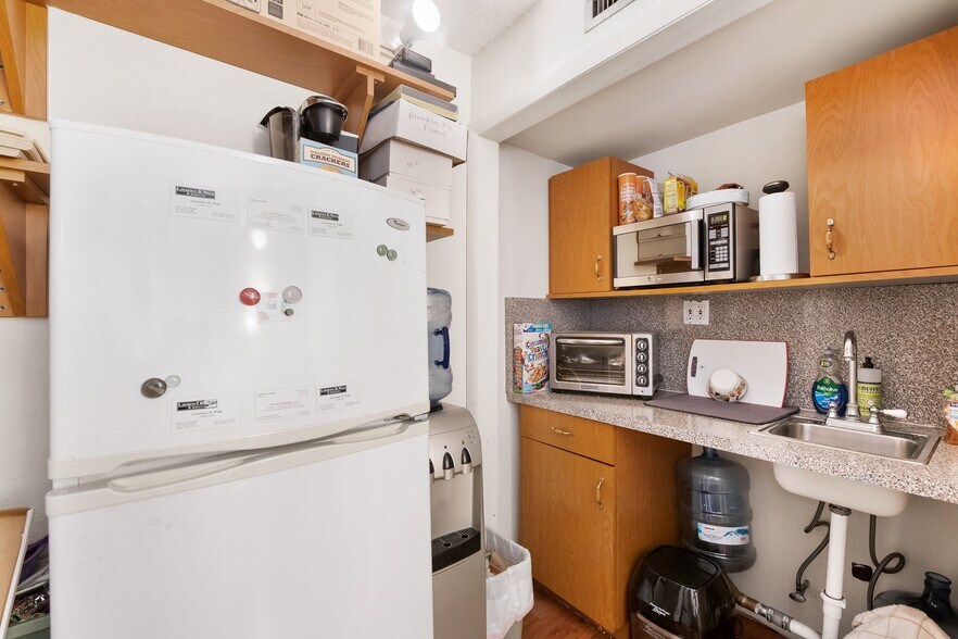 More Photos Of 2010 N Andrews Ave, Wilton Manors Office For Sale