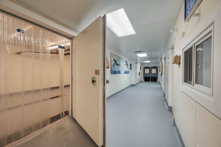 More Photos Of 174 NW 9th ave, Mulberry Distribution For Sale