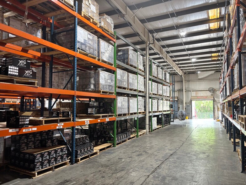More Photos Of 2847 John Deere Dr, Knoxville Light Distribution For Lease