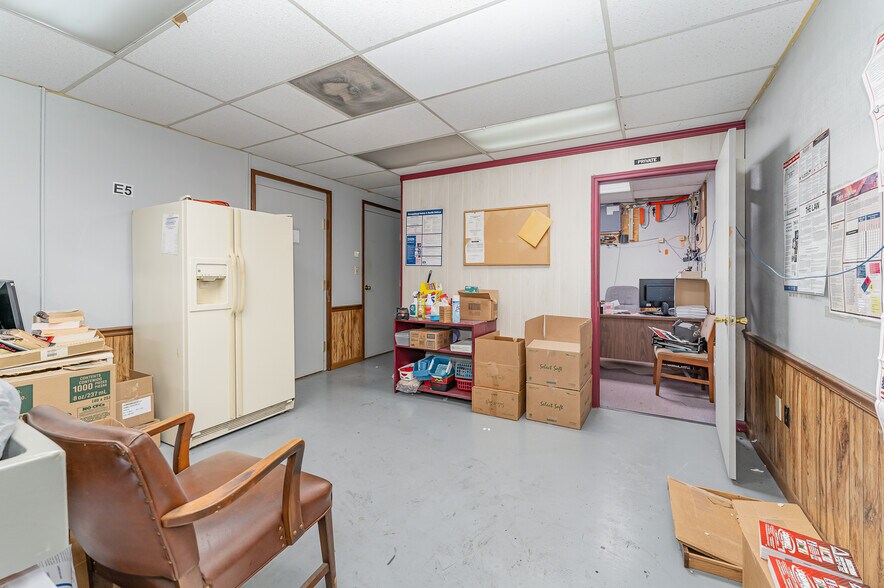 More Photos Of 4813 W Gate City Blvd, Greensboro Light Distribution For Sale