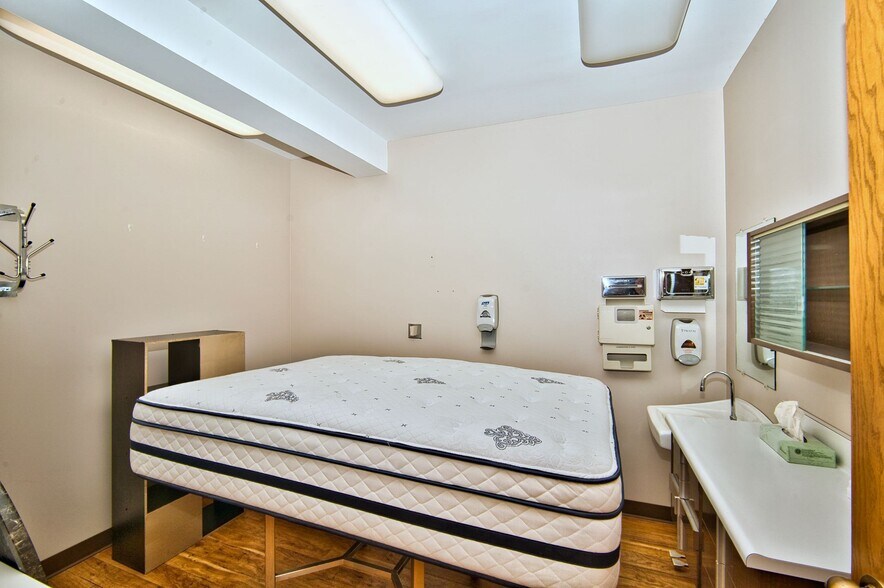 More Photos Of 6444 N Central Ave, Chicago Office For Sale