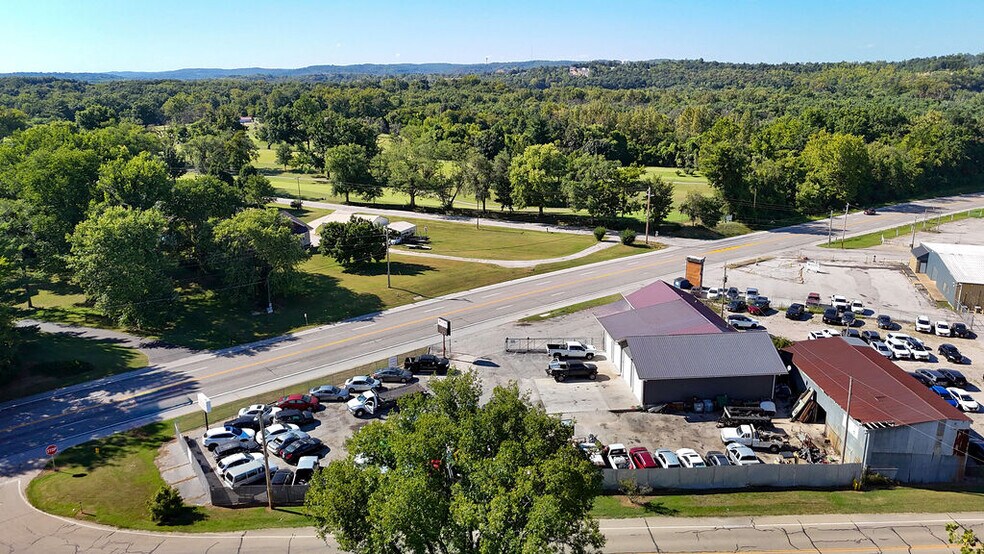 More Photos Of 888 Commercial Blvd, Herculaneum Warehouse For Sale