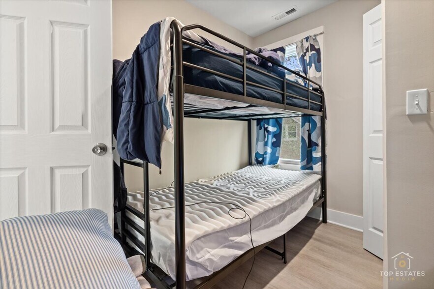 More Photos Of 1542 Victoria Ave, North Chicago Apartments For Sale