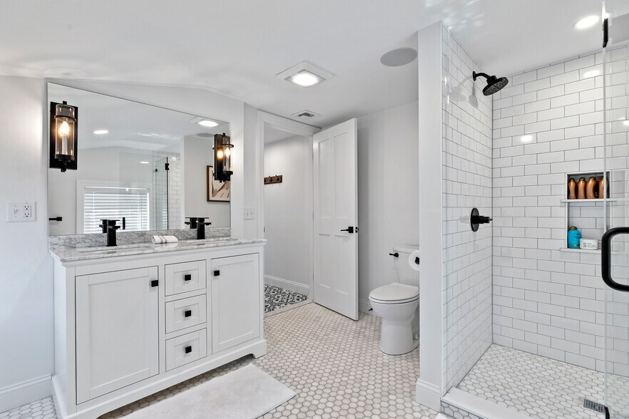More Photos Of 44 Williams Ave, Mystic General Retail For Sale